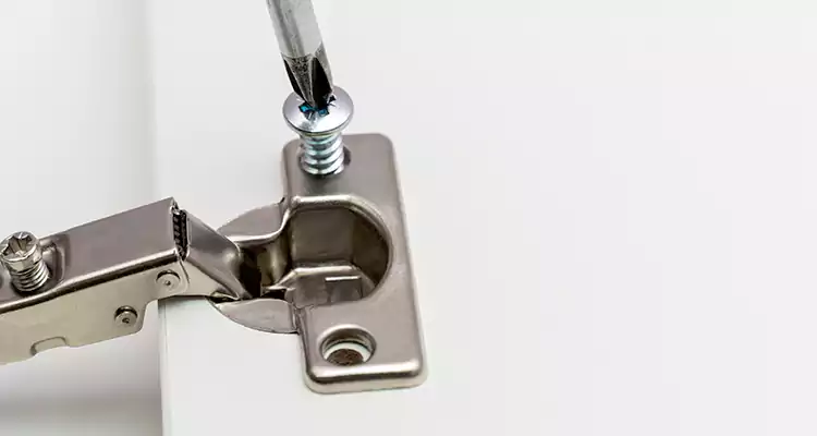 Screen Door Hinge Repair in Northdale, FL