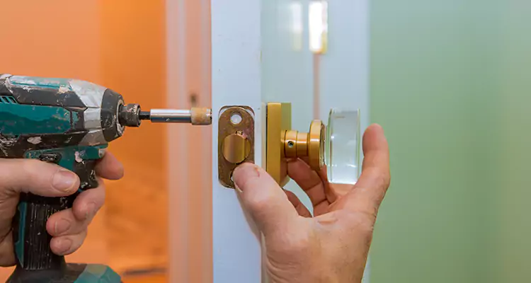 Broken Door Knob Fix in Northdale, FL